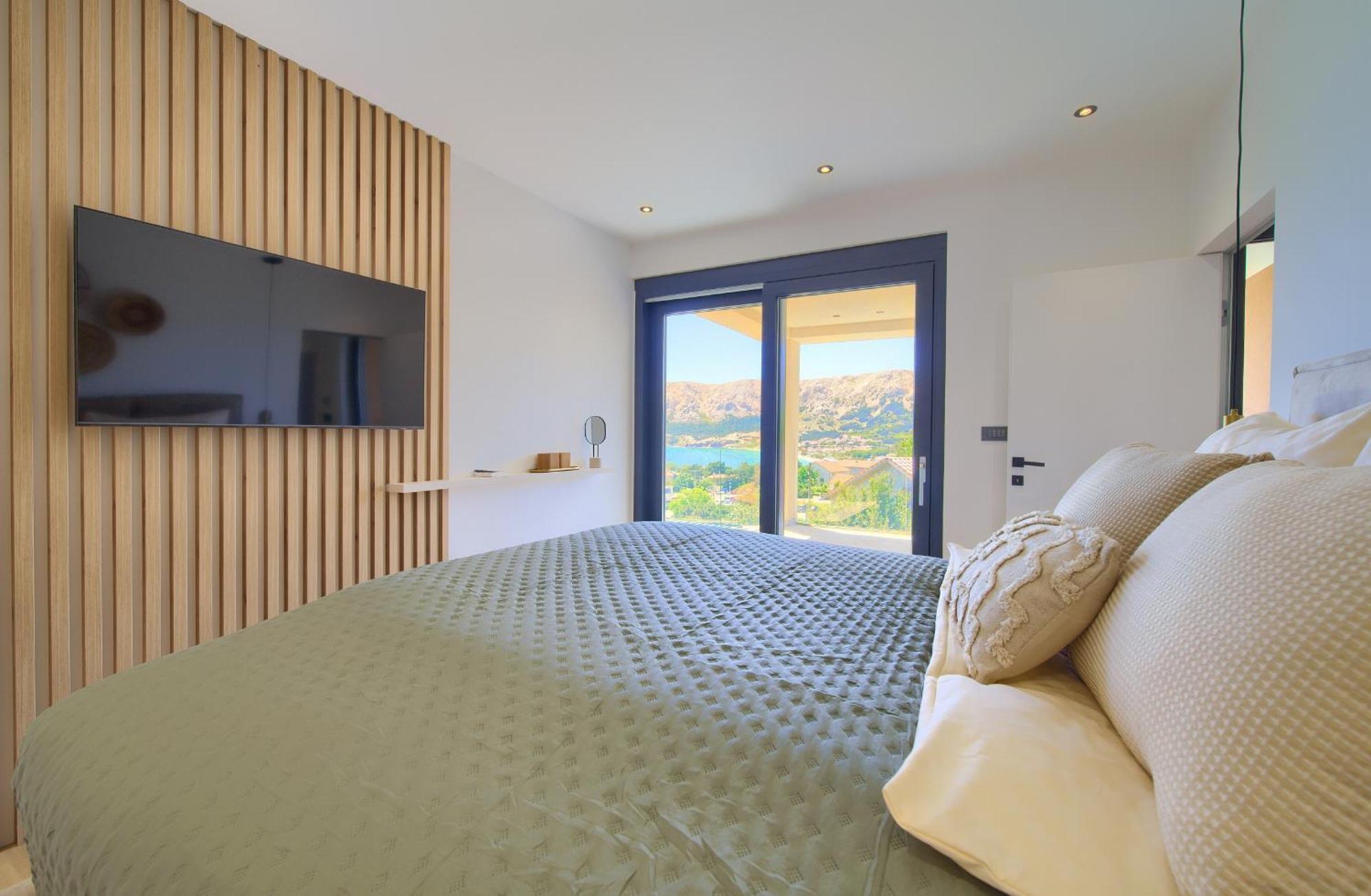 Viverum With Heated Salt Water Pool