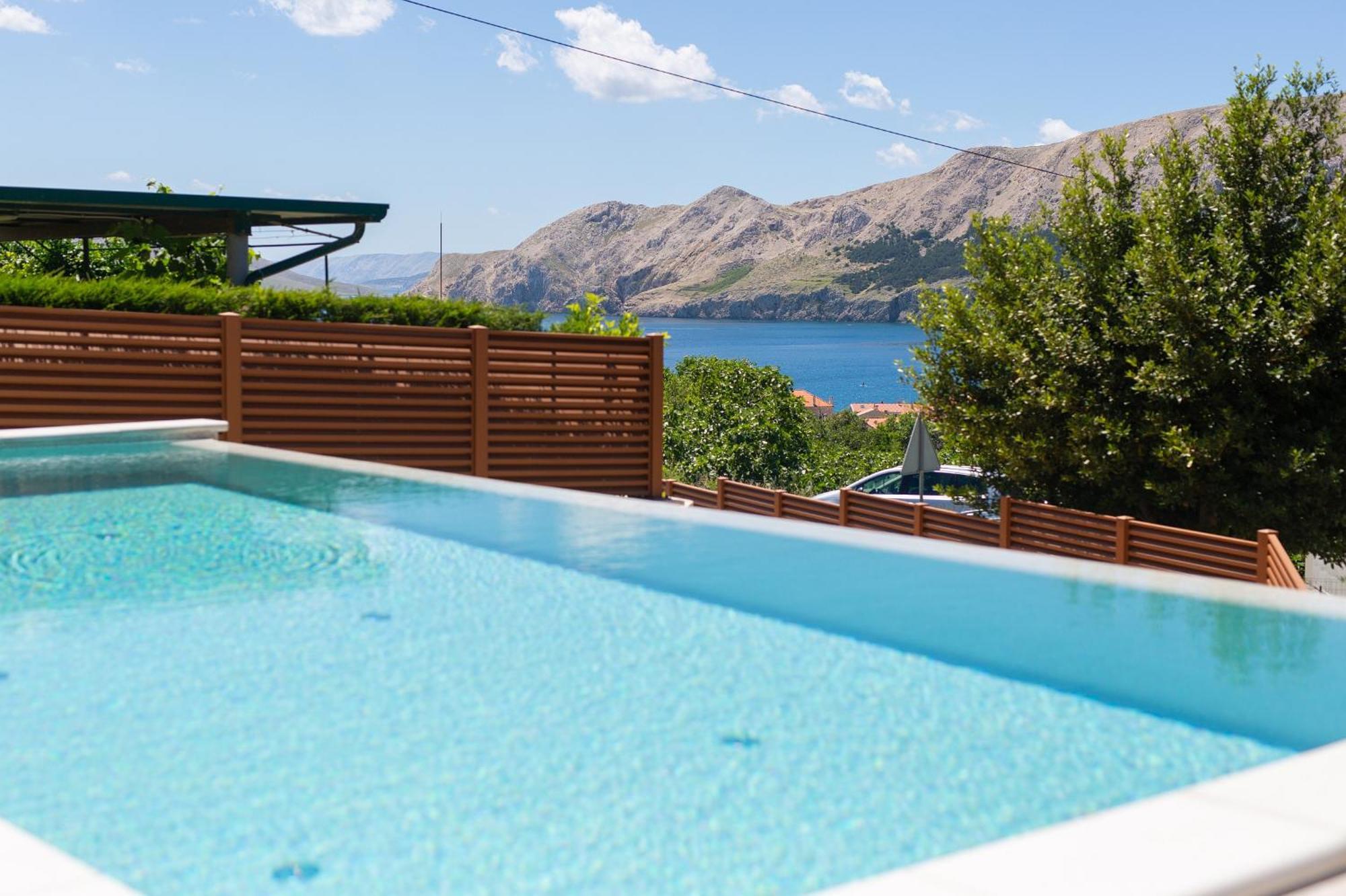 Viverum With Heated Salt Water Pool