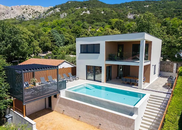 Villa Viverum With Heated Salt Water Pool
