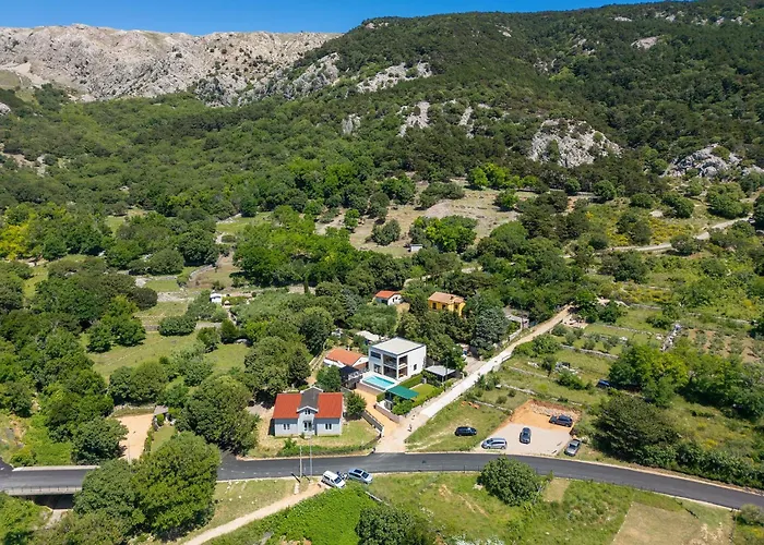 Villa Viverum With Heated Salt Water Pool