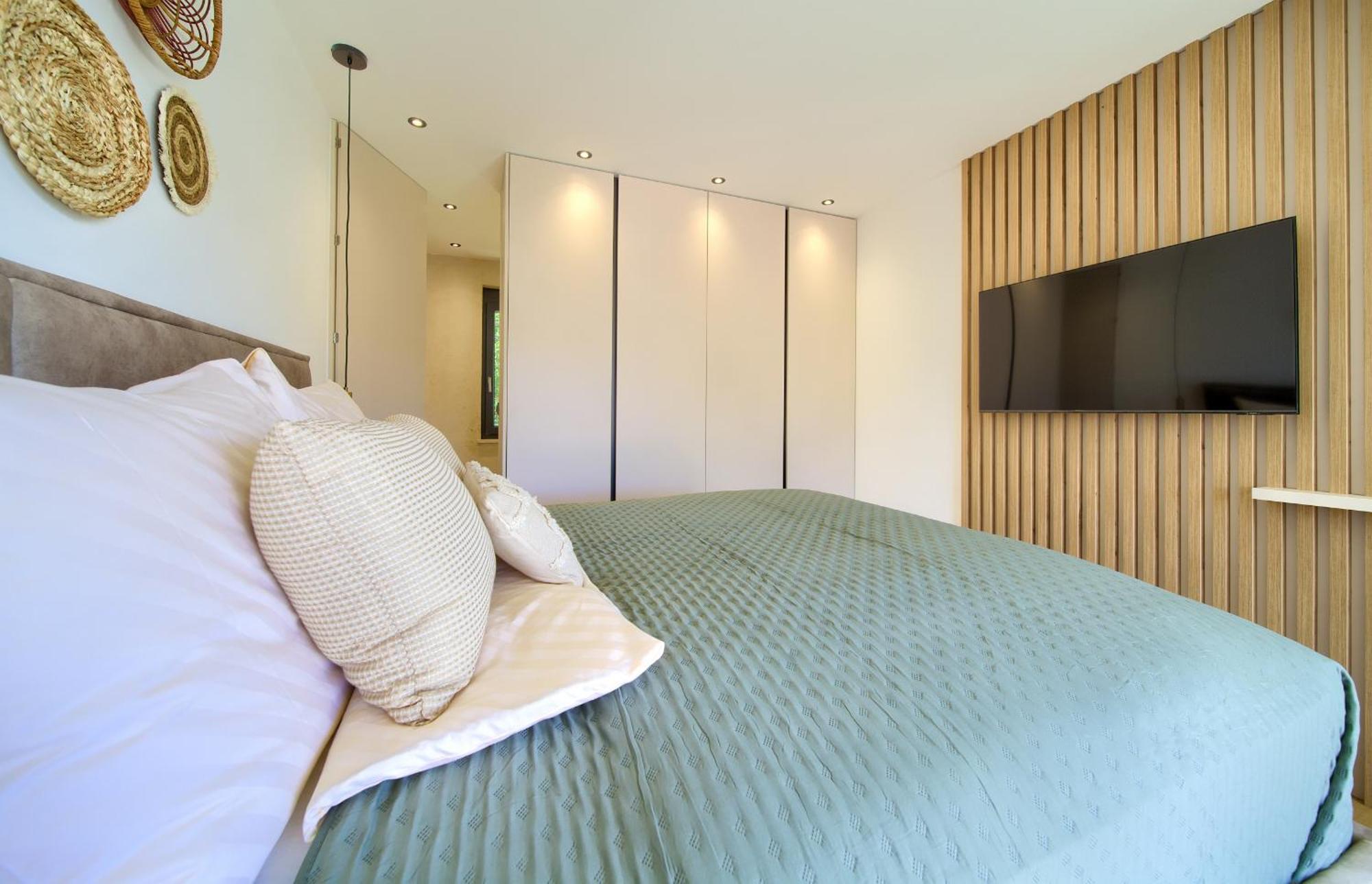 Viverum With Heated Salt Water Pool
